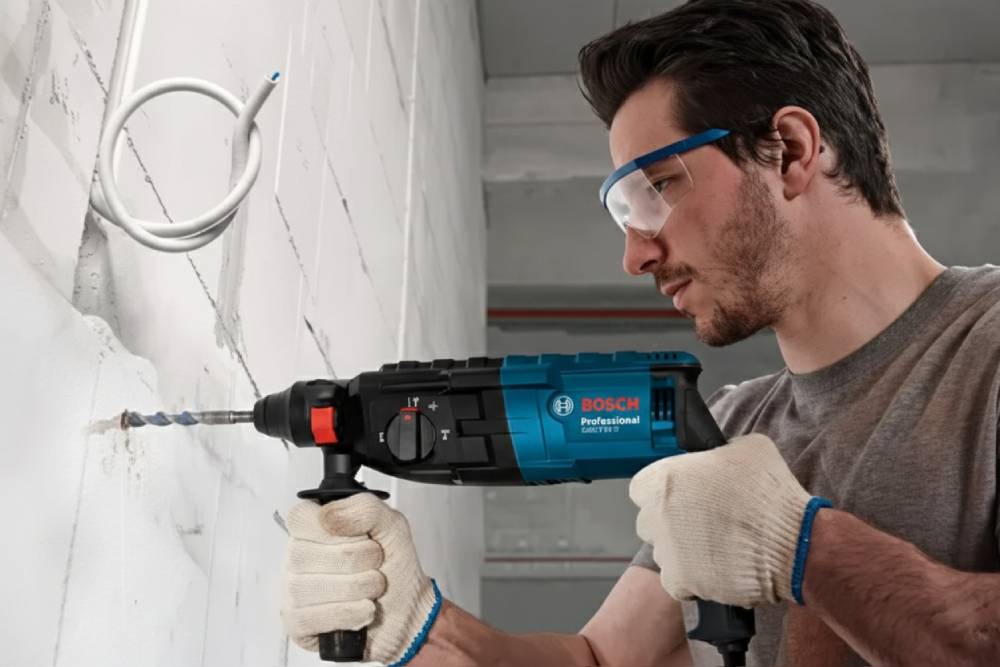Martelete Perfurador e Rompedor Bosch GBH 2-24 D: A Força que Define o Padrão
