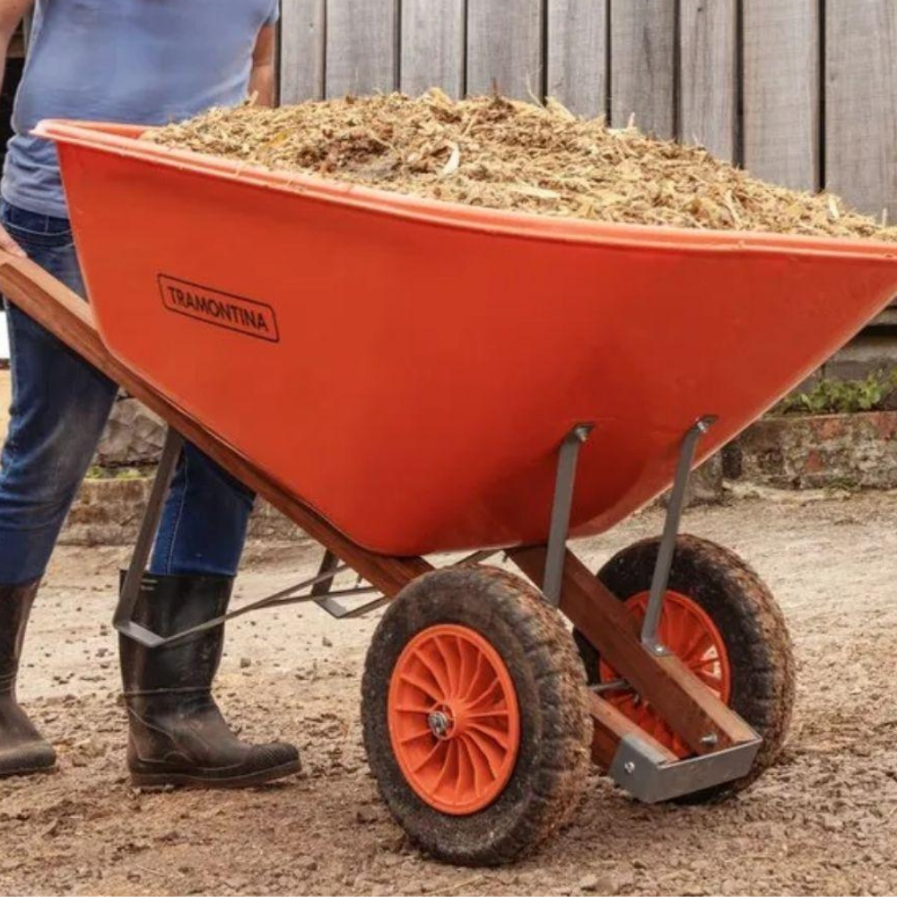 Carro de Mão Tramontina 200L Plástico com Chassi de Madeira e Pneu Duplo Maciço Laranja